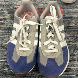 Boys sneakers